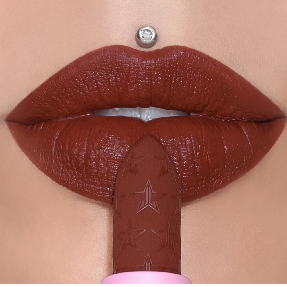 Jeffree Star Velvet Trap lipstick in color Unicorn Blood. New